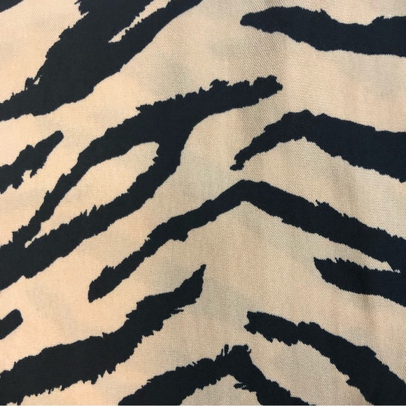 Woman’s zebra print golden  beige and black tank top size large - Picture 9 of 12